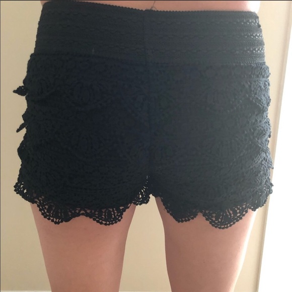 Cute and funky shorts - Picture 2 of 4